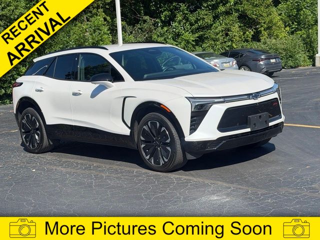 White (Iridescent Pearl Tricoat) 2025 Chevrolet Blazer EV SUV / Crossover All-Wheel Drive 1-Speed Automatic