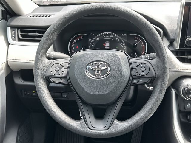 2024 Toyota RAV4 XLE 8