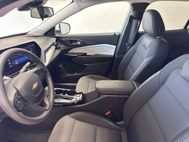 2025 Chevrolet Trax LT - 5