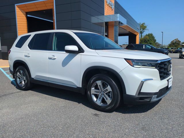 White 2023 Honda Pilot SUV / Crossover Front-Wheel Drive Automatic