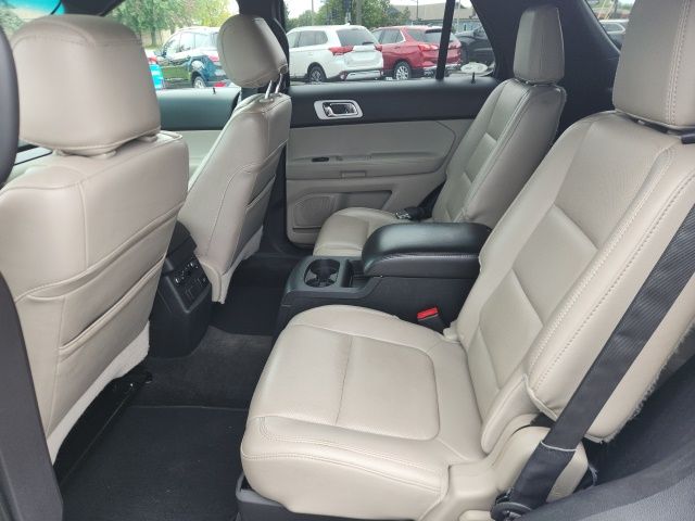 Used 2012 White Platinum Clearcoat Metallic Ford Limited image 7