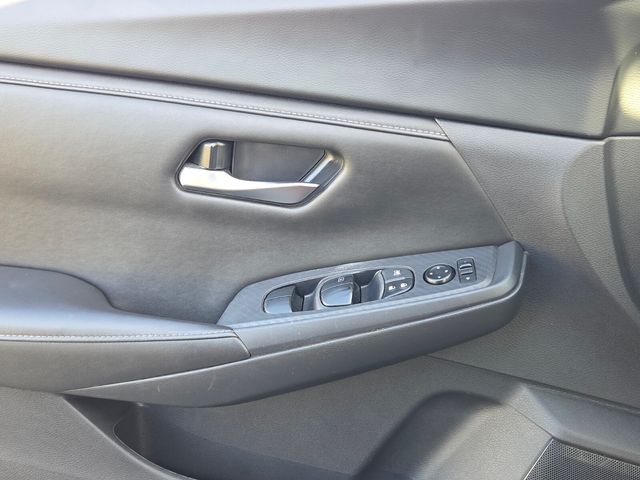 Used 2024  Nissan SV image 26