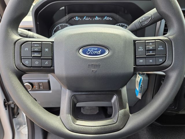 New 2025 Ford Super Duty F-450 Chassis Regular Cab (DRW) 169" Wheelbase XL