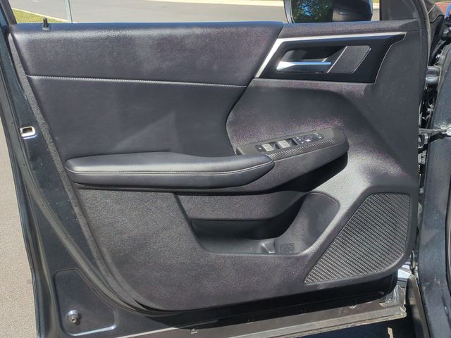 Used 2024  Mitsubishi SE Black Edition image 30