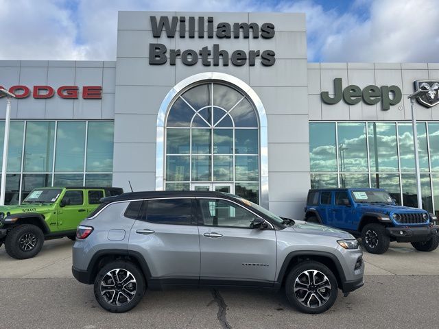 2024 Jeep Compass Limited - Silver Zynith Metallic Clearcoat exterior view 4