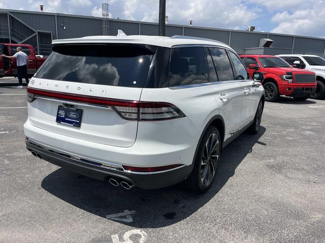 Used 2023 White Lincoln Reserve image 3