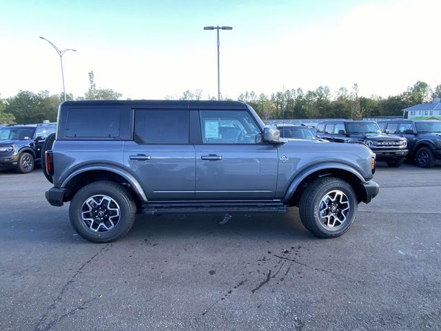 2024 Ford Bronco Outer Banks 2