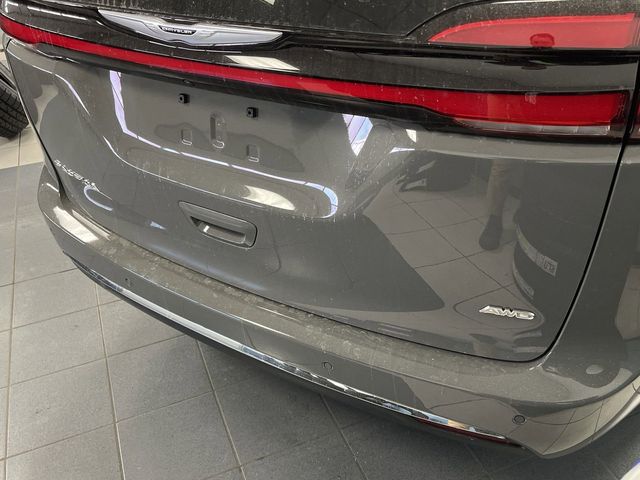 2025 Chrysler Pacifica Select photo