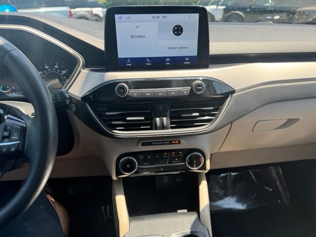 Used 2022 White Ford SE image 26