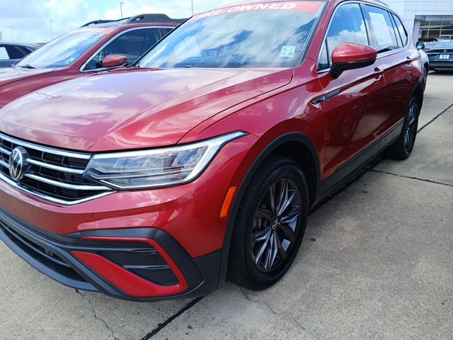 Red 2022 Volkswagen Tiguan SUV / Crossover Front-Wheel Drive 8-Speed Automatic