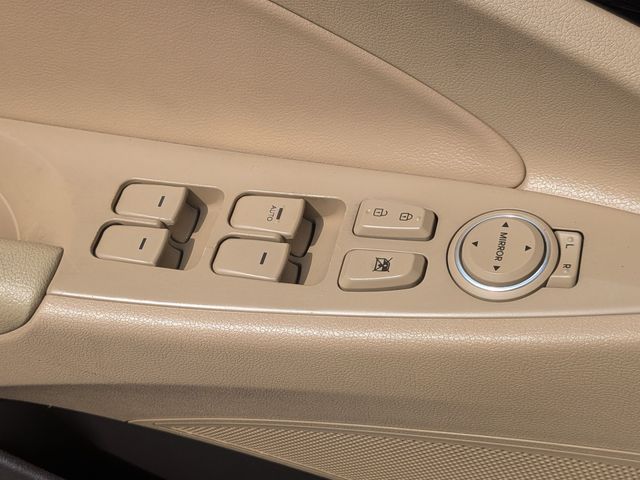 2012 Hyundai Sonata - Image 15