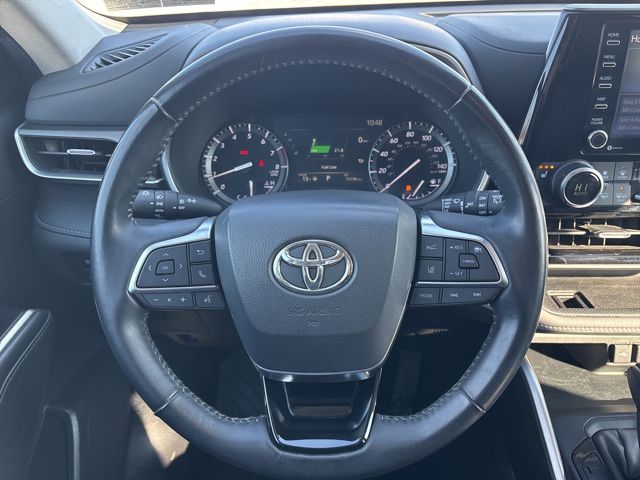 used 2021 Toyota Highlander car, priced at $28,899