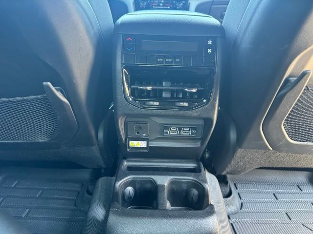 Used 2022 White Jeep Altitude image 16