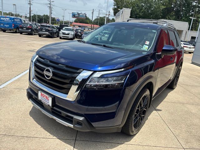 2024 Nissan Pathfinder SL - 2