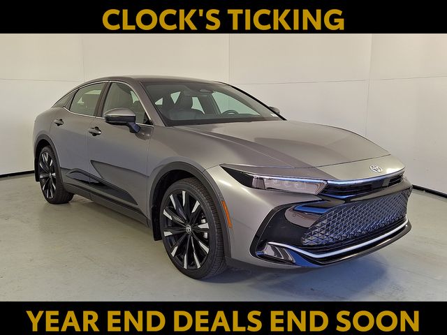 2025 Toyota Crown Platinum's photo