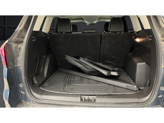 Used 2019 Sea Green Ford SEL image 25