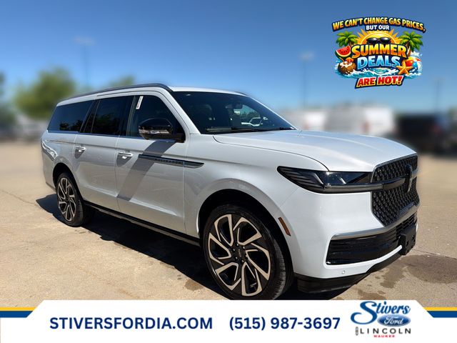 Crystal White Metallic Clearcoat 2026 Lincoln Navigator SUV / Crossover Four-Wheel Drive Automatic