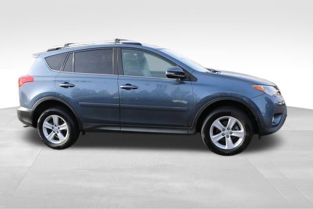 2014 Toyota RAV4 XLE 16