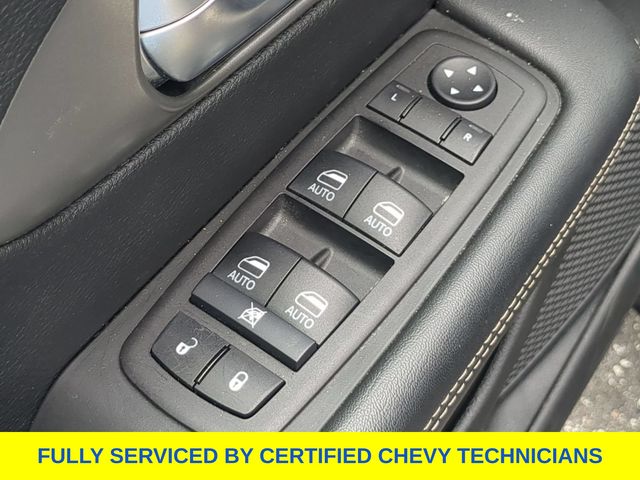 Used 2025 Chrysler Pacifica Van