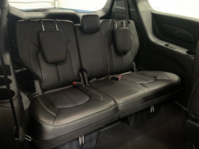 2023 Chrysler Pacifica Touring L photo