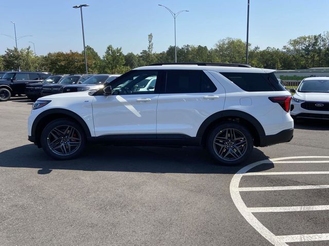 2025 Ford Explorer ST-Line 7