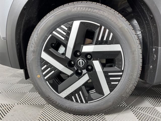 2025 Gun Metallic/Super Black Nissan Kicks SV FWD SUV
