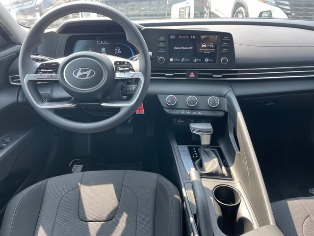 2024 Hyundai Elantra SE 6