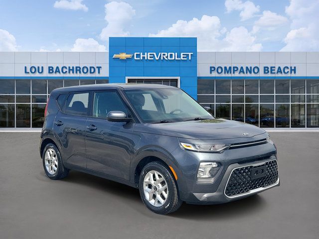 Gray 2021 Kia Soul SUV / Crossover Front-Wheel Drive Continuously Variable Transmission