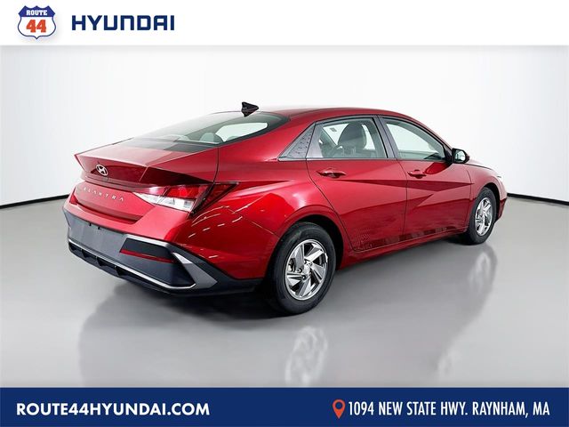 2024 Hyundai Elantra SE FWD