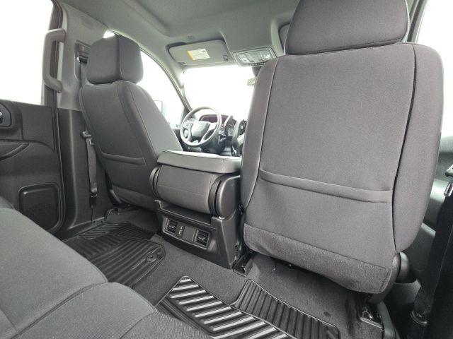 2025 Chevrolet Silverado 2500HD Custom:C02582