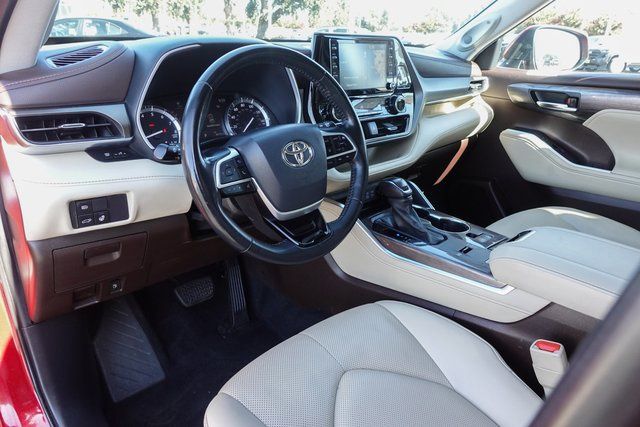 used 2022 Toyota Highlander car, priced at $32,499