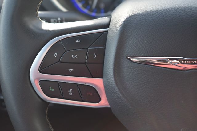Used 2025 Chrysler Pacifica Van