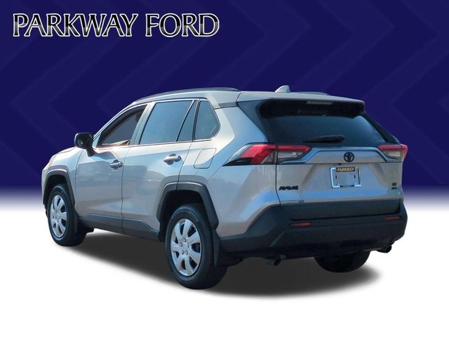 Used 2020 Silver Toyota LE image 3