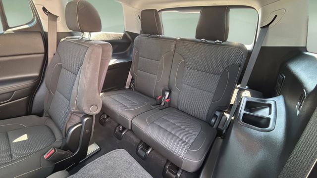 Used 2023 White GMC SLE image 35