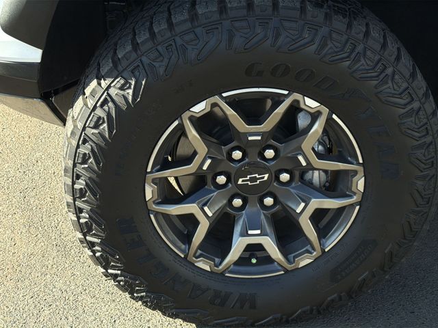 Used 2025 White Chevrolet ZR2 image 8