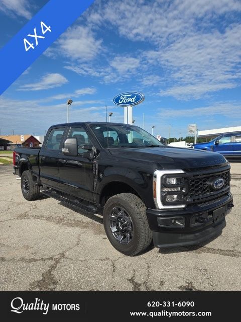 Agate Black Metallic 2026 Ford F-250 Super Duty Pickup Truck Four-Wheel Drive Automatic