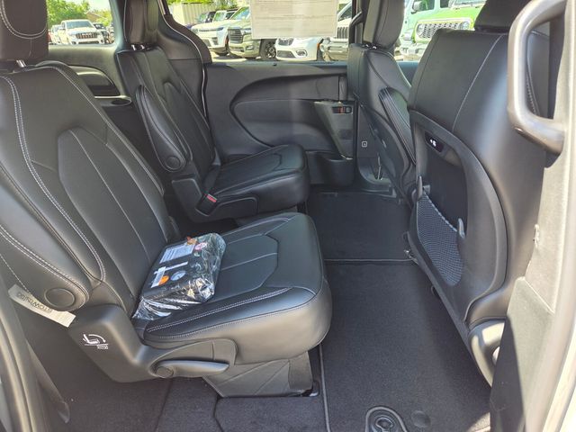 New 2026 Silver Chrysler Select image 13