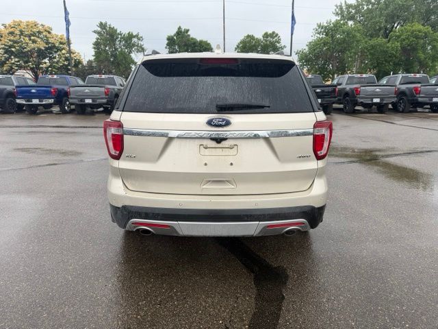 2017 White Gold Metallic Ford Explorer XLT 4X4 SUV
