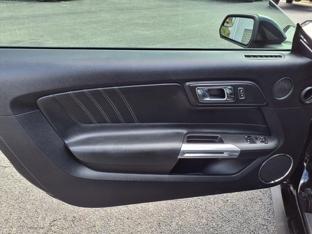 Used 2017 Black Ford GT Premium image 23