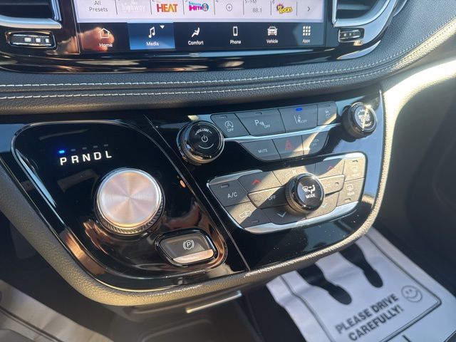 New 2026 Silver Chrysler Select image 20