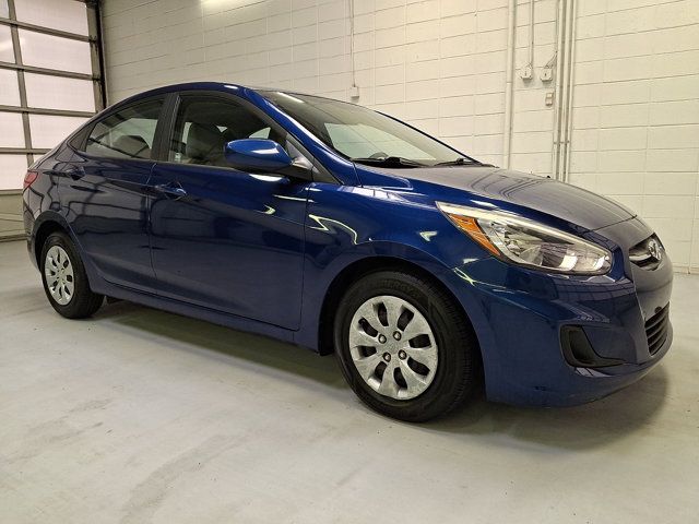 2016 Hyundai Accent SE Sedan FWD Azul (Pacific Blue Pearl) Sedán Tracción delantera 6 velocidades Automática