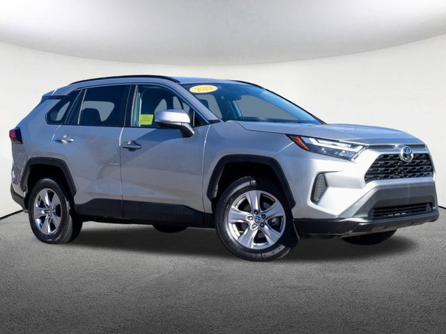 2022 Toyota RAV4 XLE 2