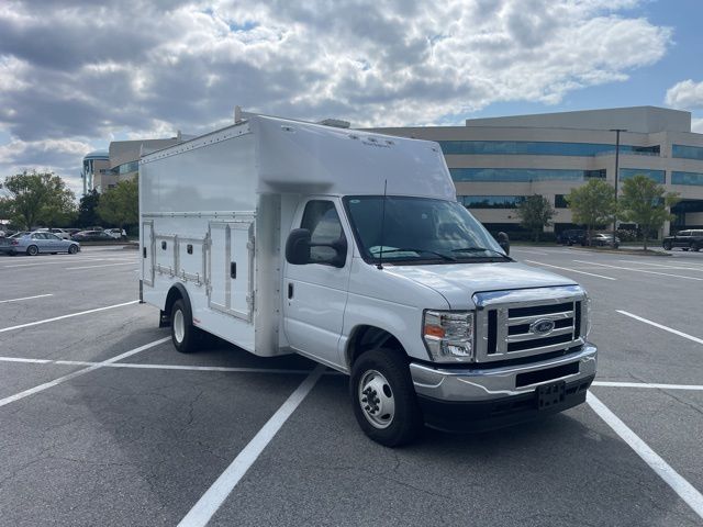 2025 Ford E-Series E-450 SD