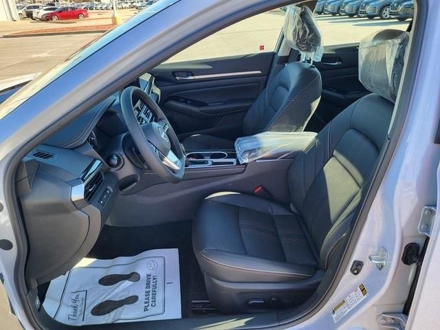 New 2025 Gray Nissan 2.5 SR image 11