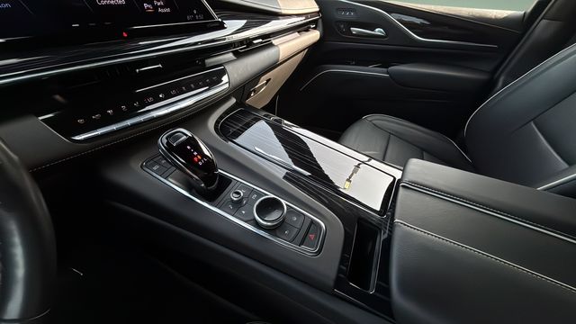 Used 2022 White Cadillac Sport image 14