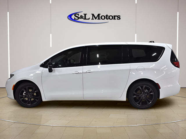 View vehicle photo 3