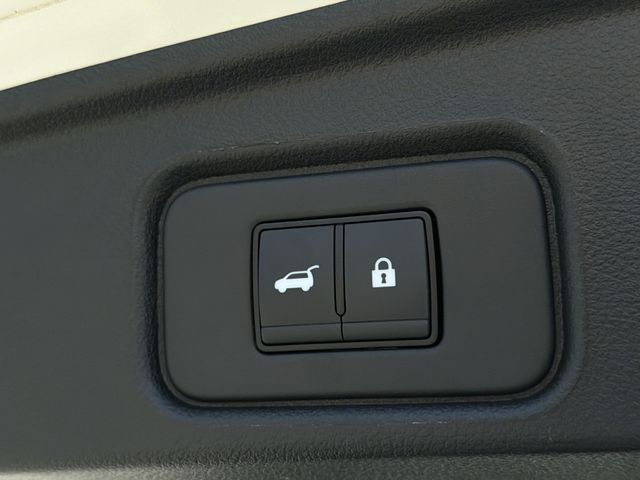 Used 2024 White Nissan Platinum image 42