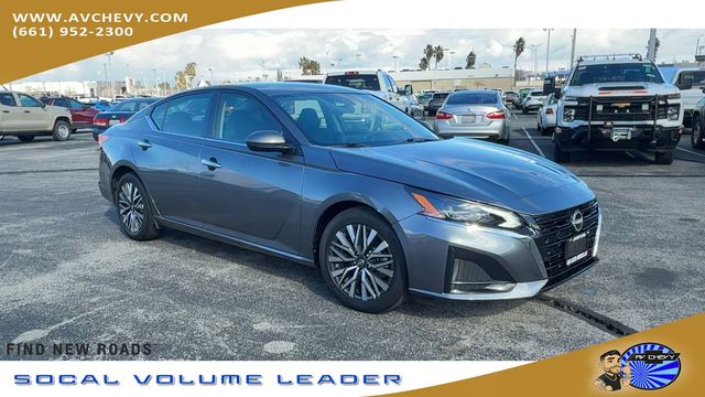 Gray (Gun Metallic) 2023 Nissan Altima 2.5 SV FWD Sedan Front-Wheel Drive Continuously Variable Transmission