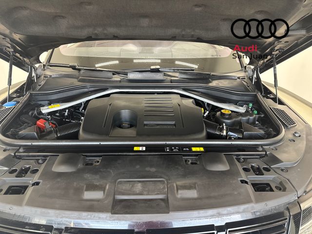 Used 2023 Black Land Rover SE Dynamic image 5