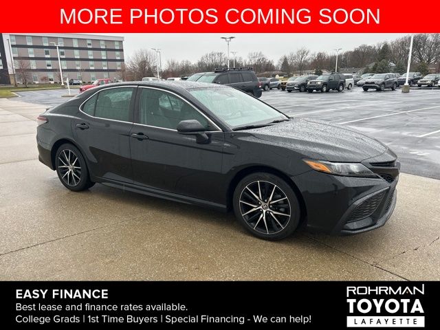 2021 Toyota Camry SE 3